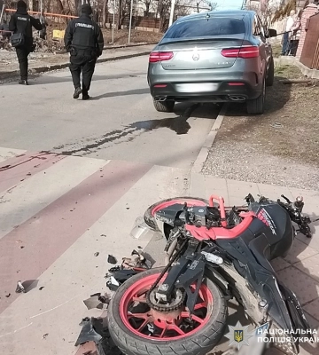 Обставини двох ДТП, в яких постраждали люди, встановлює поліція Буковини