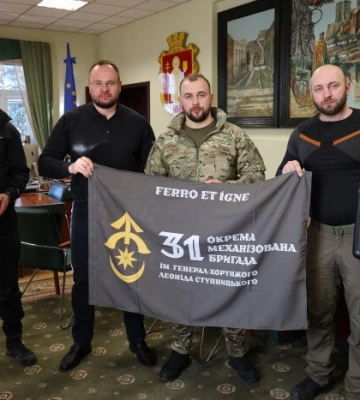 Квадрокоптери, генератори, зарядні станції: чергову допомогу передали захисникам від Луцької громади