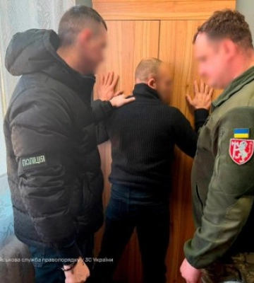 В Ужгороді військового затримали під час спроби дати хабар посадовцю ВСП