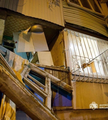В Днепре после вражеских ударов повреждены 11 многоэтажек и гимназия