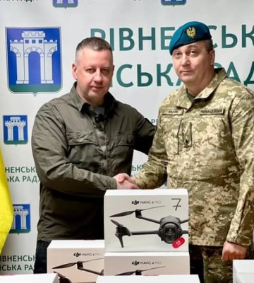 Рівненська громада передала військовим Starlink, дрони та зарядні станції