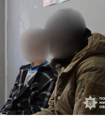 У Миколаєві притягнули до відповідальності двох хуліганів за танці на капоті авто посеред дороги