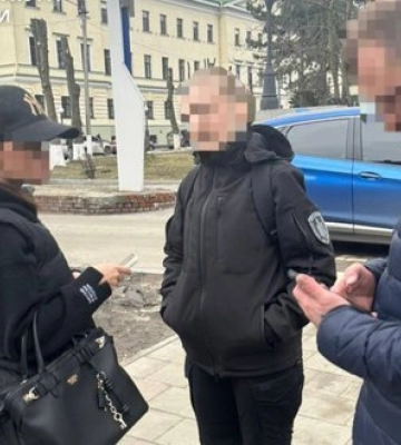 В Днепре экс-военная за $20 тысяч обещала помочь избежать мобилизации через ВВК. ФОТОрепортаж
