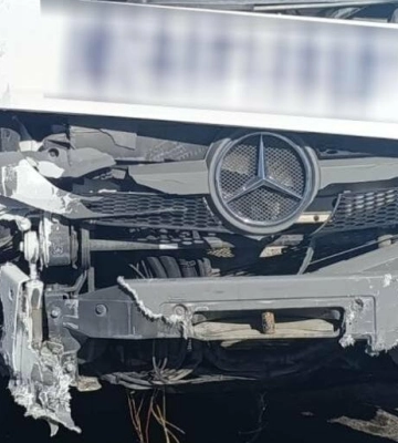 Поліція розслідує ДТП на Львівщині: після зіткнення вантажівки і мінівена є травмований