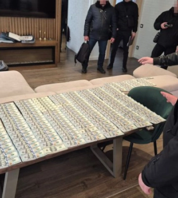 Колишню військову лікарку з Дніпра підозрюють у продажі фальшивих довідок для ухилянтів