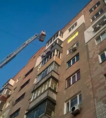 Опасные «развлечения» на крыше: ребенка сняли с балкона 9-го этажа в Киевской области. ФОТО