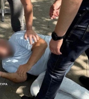 В Киеве будут судить пенсионера, который за 25 тысяч евро предлагал трудоустройство в ОГП