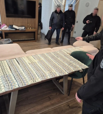 Колишню військову лікарку з Дніпра підозрюють у продажі фальшивих довідок для ухилянтів