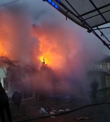 Возгорание на «7-м километре»: крупнейший рынок Одесщины в дыму и пламени (ВИДЕО)