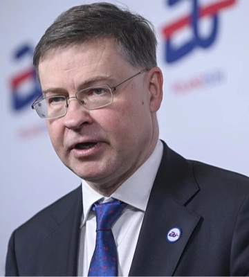 Еврокомиссар заявил, что Украина получит 90 млрд евро помощи от ЕС несмотря на позицию Венгрии