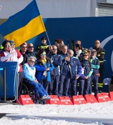 Сім'ю українського спортсмена змусили зняти національну символіку на Паралімпіаді-2026
