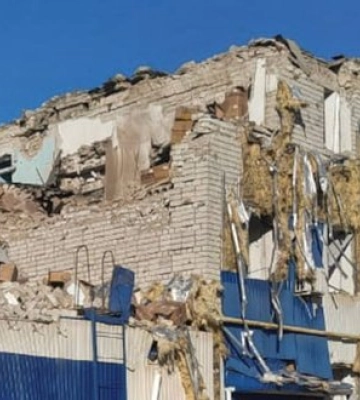 Ворог атакував керованими авіабомбами підприємство на Сумщині, є загиблий та поранені