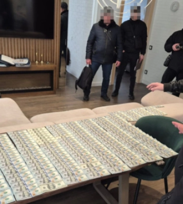 У Дніпрі викрили колишню військову лікарку, яка за $20 тисяч обіцяла вплинути на рішення ВЛК