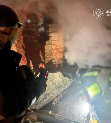 Ворог атакував безпілотниками Чернігівщину: горів житловий будинок (ФОТО)