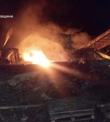 Російські безпілотники вночі атакували підприємства Чернігівщини, виникли пожежі