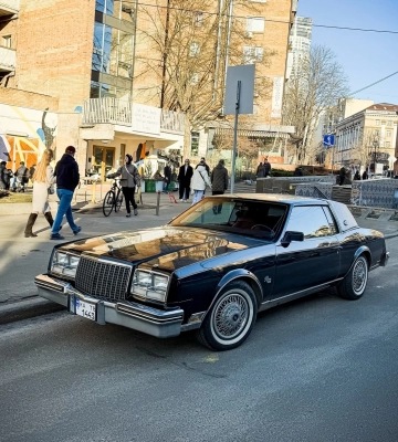 Дизельная роскошь: в Киеве засветилось редкое американское авто 80-х 