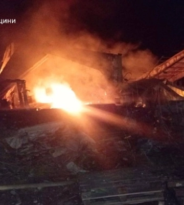 Российские беспилотники ночью атаковали предприятия Черниговщины, возникли пожары