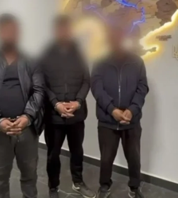 «Искренне раскаиваемся». Полиция задержала мужчин, которые палками избили машину ТЦК в Закарпатье