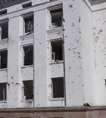 Сьогодні вранці ворог скинув 5 авіабомб на центр Краматорська: пошкоджено 49 багатоповерхівок, є поранена