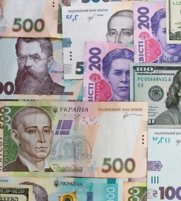 Курс гривні відновив зростання в обмінниках