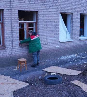 Російський КАБ влучив у багатоповерхівку в Запоріжжі, є поранені