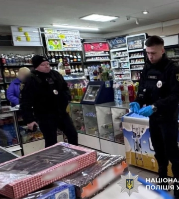 Під Києвом чоловік влаштував стрілянину в магазині, цілив у полиці з алкоголем