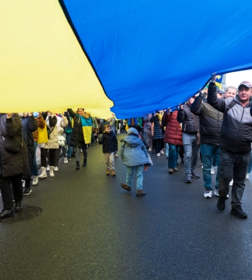 Опитування: Понад 60% українців вважають, що ті, хто незаконно виїхав, не мають права голосувати