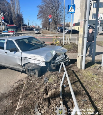 У Черкасах внаслідок ДТП постраждав водій автомобіля ВАЗ, - поліція