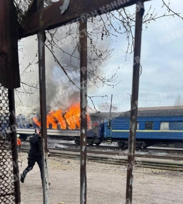 В Николаеве "Шахед" РФ попал по пассажирскому поезду: перрон почернел от дыма, — соцсети 