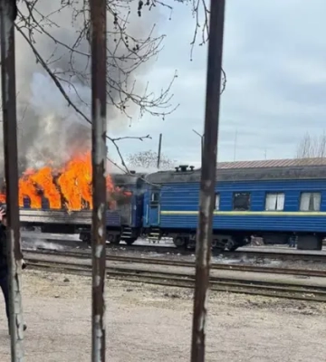 У Миколаєві російський дрон влучив у поїзд: є поранений