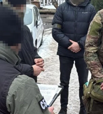 В Ровно мужчина в военной форме заложил бомбу возле кафе