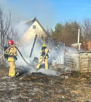 У селі на Рівненщині вщент згоріла господарська будівля (ВІДЕО)