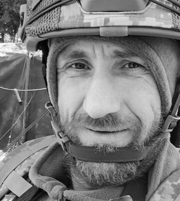 Наляканий у крижаній воді: у Нововолинську врятували собаку
