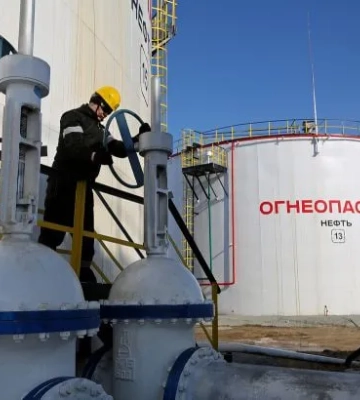 Нафтові доходи Росії впали до рекордного мінімуму з початку війни