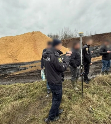 На Закарпатті посадовця лісохімічного комбінату підозрюють у забрудненні земель на 15 млн грн