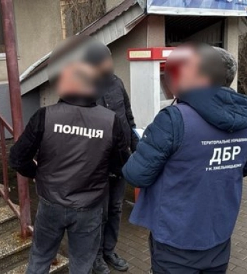$4000 за "вирішення питань" з військовим обліком: на Буковині затримано посадовця ТЦК. ФОТОрепортаж