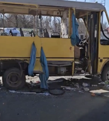 Атака на маршрутку в Херсоні: у лікарнях залишаються 16 поранених, двоє з них - у важкому стані