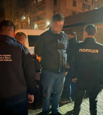 16 тисяч доларів за фейкову інвалідність: на Одещині затримали сімейного лікаря за зловживання впливом