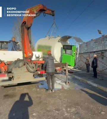Детективи БЕБ Полтавської області демонтували дві нелегальні АЗС у Дніпрі