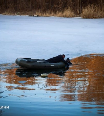 У Харкові двоє дітей загинули провалившись під кригу