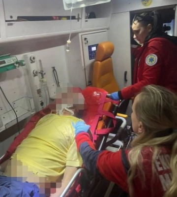 Боротьба за життя в Рахові: дві бригади «екстренки» витягли чоловіка з того світу