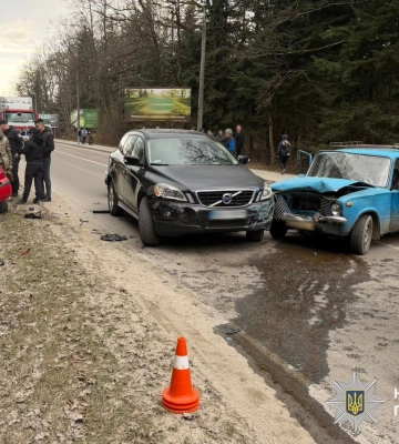 На дорозі між Трускавцем та Бориславом зіткнулися Skoda, ВАЗ та Volvo