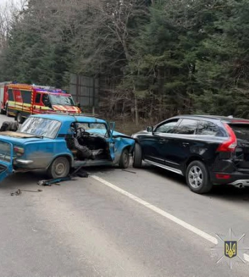 Між Трускавцем і Бориславом сталася потрійна ДТП: є постраждалі