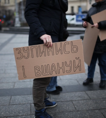В Умані чоловік слухав російську музику під час хвилини мовчання (ВІДЕО)