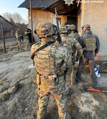 На Львівщині КОРД затримав чоловіка за незаконне зберігання арсеналу боєприпасів та вибухівки