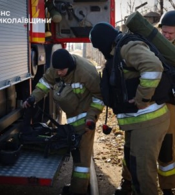 Дві пожежі після атак дронів і загиблий у вагончику: доба роботи ДСНС Миколаївщини