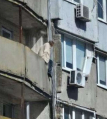 У Дніпрі на проспекті Науки чоловік намагався стрибнути з балкона: що відомо