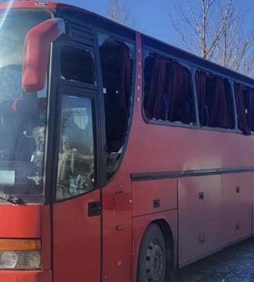 Одна людина загинула, четверо постраждали через удар російського БпЛА по автобусу на Харківщині