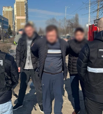 Мільйони на фортифікаціях: на Дніпропетровщині підозрюються двоє посадовців військової частини