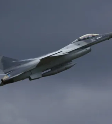 Румунія підіймала винищувачі F-16 через дрони у повітряному просторі